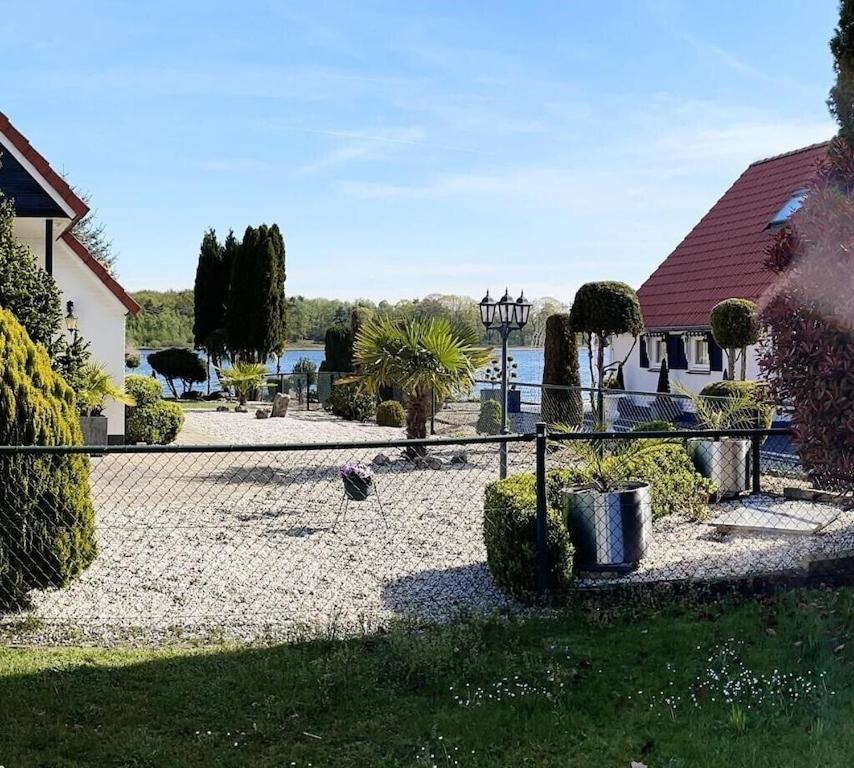 Freistehendes Ferienhaus Am See Naehe Roermond Heel Екстер'єр фото