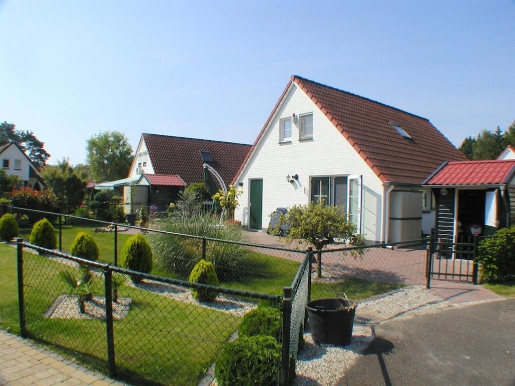 Freistehendes Ferienhaus Am See Naehe Roermond Heel Екстер'єр фото