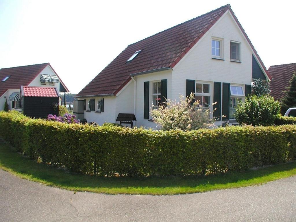 Freistehendes Ferienhaus Am See Naehe Roermond Heel Екстер'єр фото