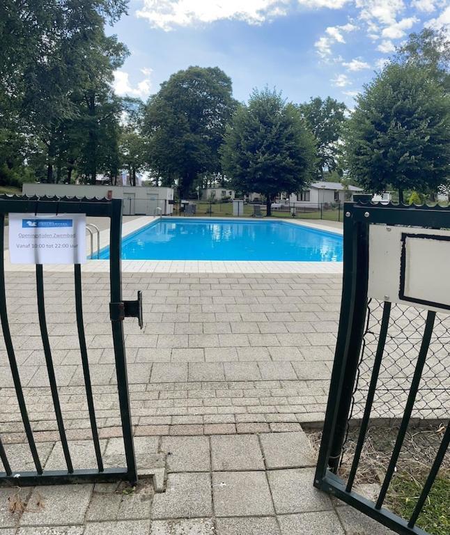 Freistehendes Ferienhaus Am See Naehe Roermond Heel Екстер'єр фото